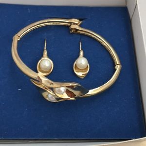 Like new Avon jewelry